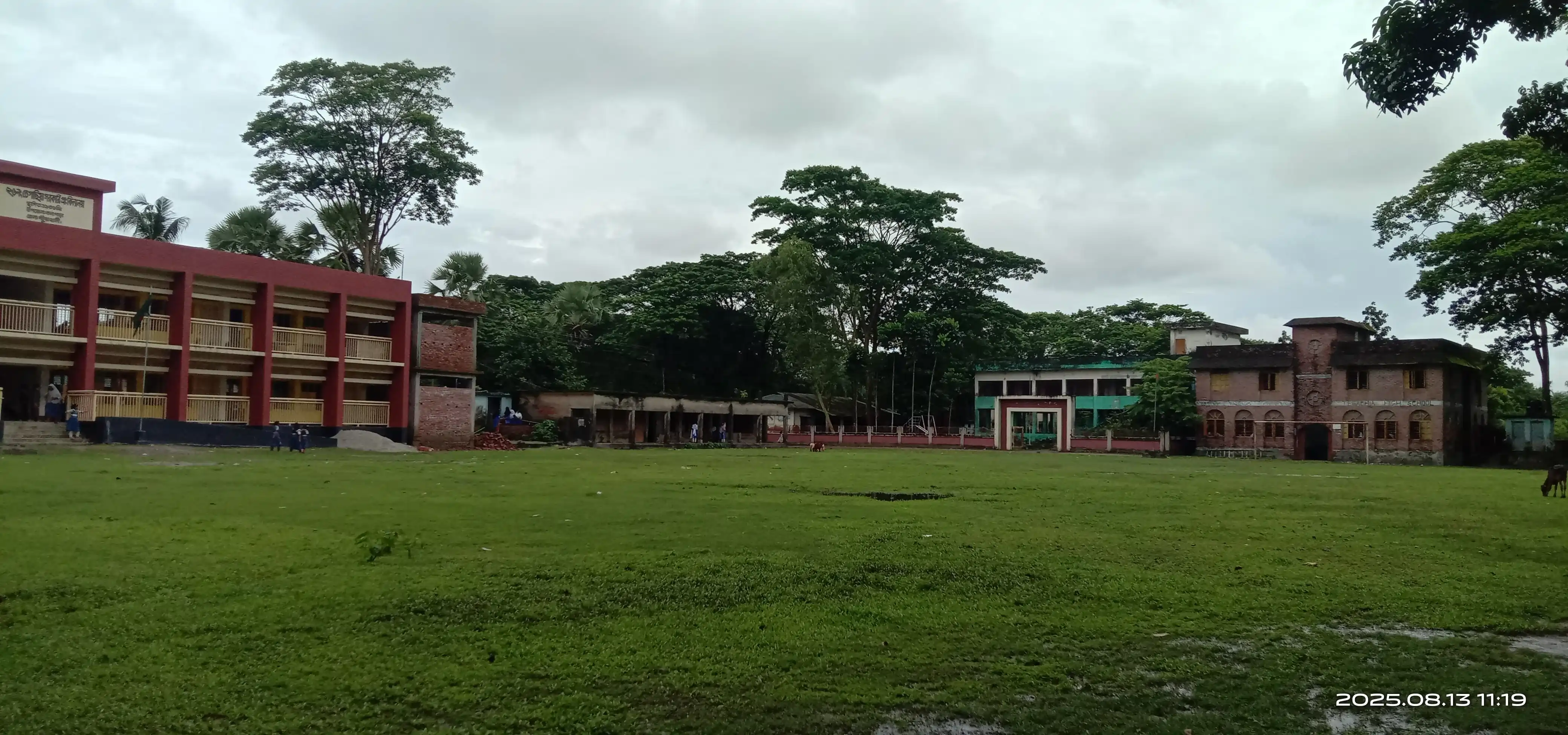 বিদ্যালয় মাঠ